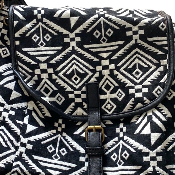 MADDEN GIRL Woven AztecTribal Boho Shoulder Bag or Backpack - Picture 3 of 10